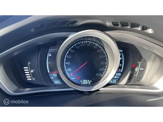 Volvo V40 1.6 T3 Momentum 2014 Benzine 9