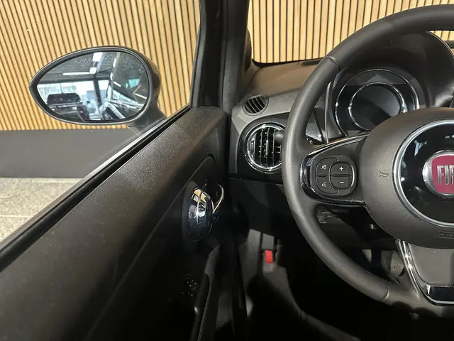 Fiat 500 1.0 Hybrid Dolcevita 2023 Benzine 11