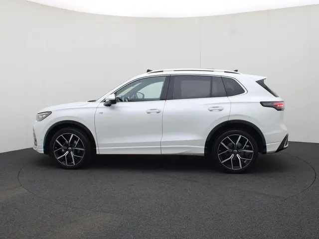 Volkswagen Tiguan 1.5 eTSI/150PK R-Line DSG 2024 Benzine 35