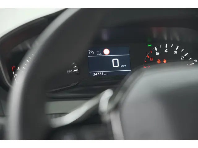 Peugeot 2008 PureTech 130 Active 2023 Benzine 37