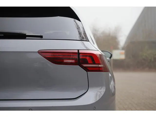 Volkswagen Golf 1.5 eTSI Life Edition 2024 Benzine 11