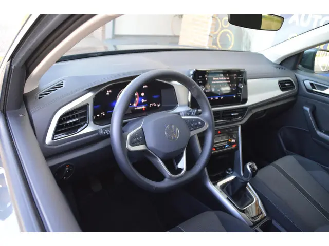 Volkswagen T-Roc 1.0 TSI Life Edition 2025 Benzine 2
