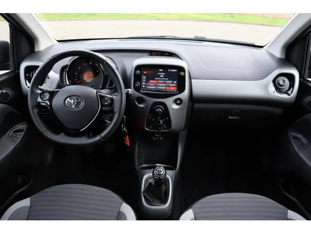 Toyota Aygo 1.0 VVT-i x-play Apple carplay, 2020 Benzine 25