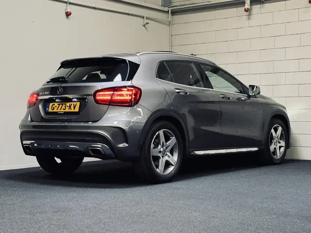 Mercedes-Benz GLA 180 AMG Line 2019 Benzine 2