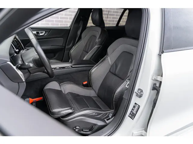 Volvo V60 2.0 B4 R-Design 2020 Benzine 18