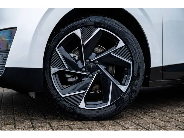 Lynk & Co 02 More 66 kWh 2026 Elektrisch 32