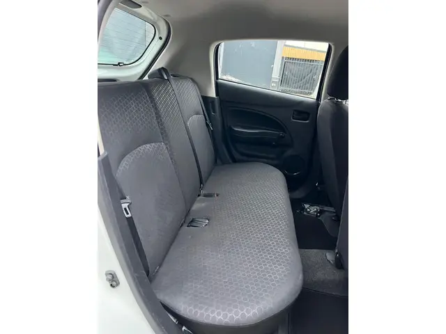 Mitsubishi Space Star 1.0 Entry 117.938KM 2015 Benzine 9