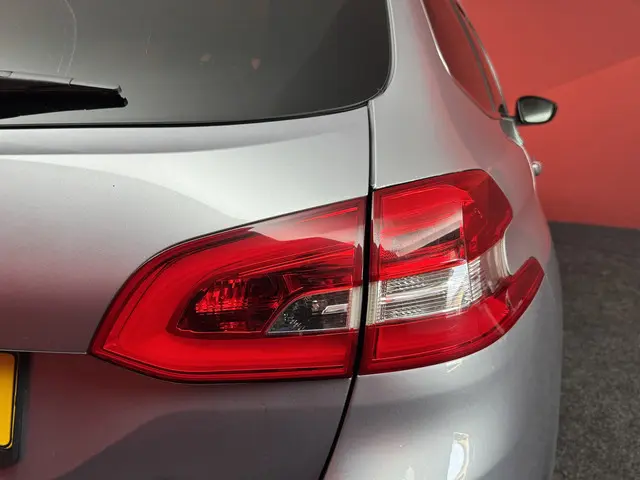 Peugeot 308 SW 1.2 PureTech GT-line 2015 Benzine 23