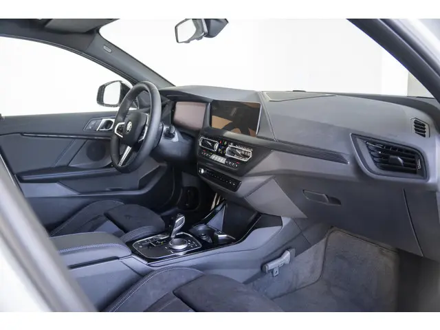 BMW 1 Serie 5-deurs 118i 2024 Benzine 25