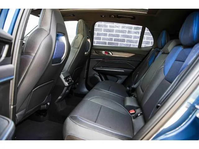 Lynk & Co 01 1.5 2023 Hybride Benzine 12