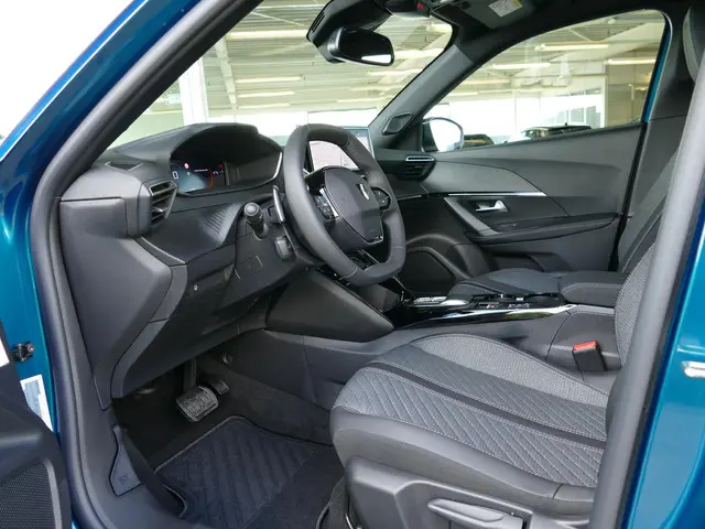 Peugeot 2008 1.2 Hybrid 145 Allure 2025 Benzine 5