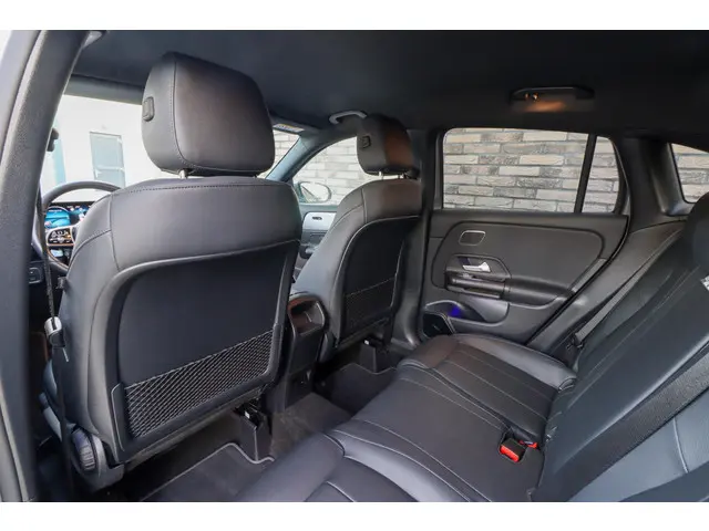 Mercedes-Benz GLA 250 e Style 2022 Hybride Benzine 10