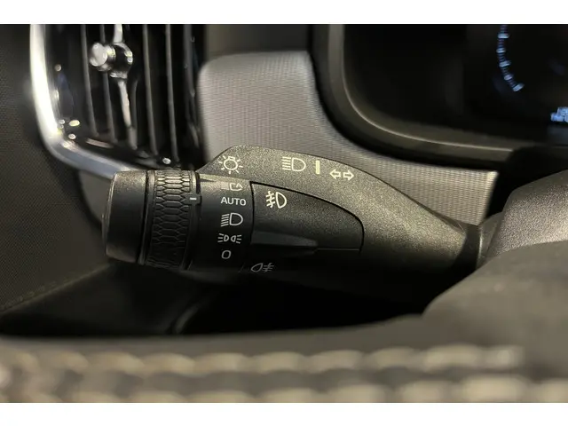 Volvo V90 T4 190pk R-Design 2018 Benzine 20