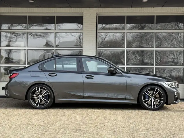 BMW 3 Serie 320i 2021 Benzine 10