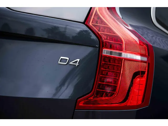 Volvo XC90 2.0 D4 90th Anniversary Edition 2018 Diesel 33