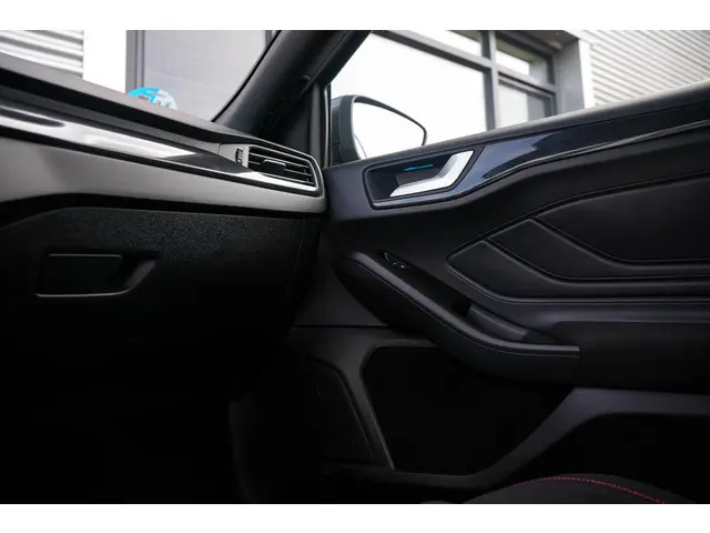 Ford Focus 1.0 EcoBoost Hybrid ST Line 2024 Benzine 23