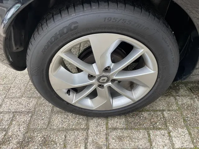 Renault Clio 1.2 16V 2016 Benzine 23