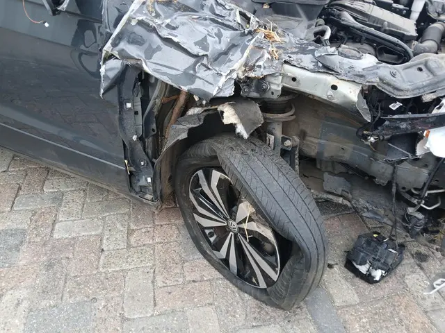 Volkswagen T-Cross 1.0 TSI Life SCHADEAUTO!!! 2019 Benzine 6