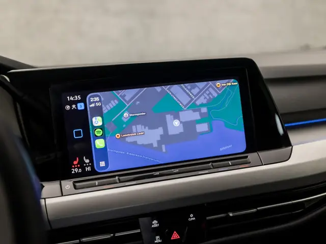 Volkswagen Golf 1.0 TSI Sport 2021 Benzine 32