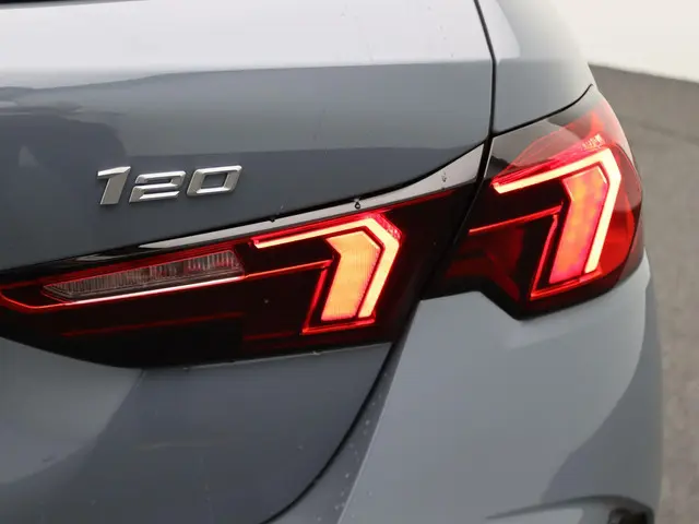 BMW 1 Serie 120 2025 Benzine 8