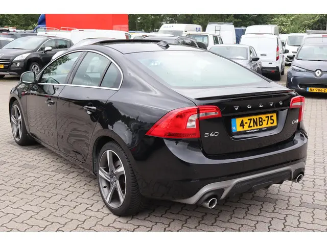 Volvo S60 2.0 D4 R-Design 2015 Diesel 8