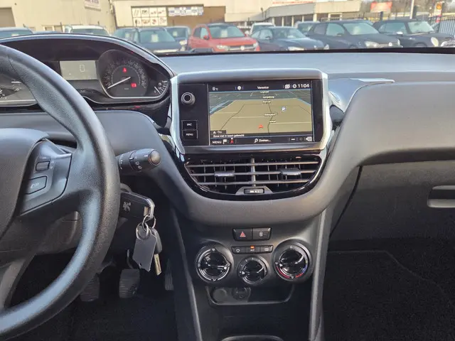 Peugeot 208 1.2 PureTech/NAVI/APPLE CARPLAY 2018 Benzine 22