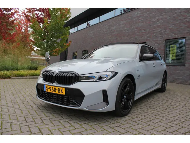 BMW 3 Serie Touring 320e 2023 Hybride Benzine 1