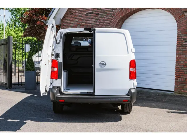 Opel Vivaro 1.5 Diesel 120pk L3H1 2024 Diesel 26