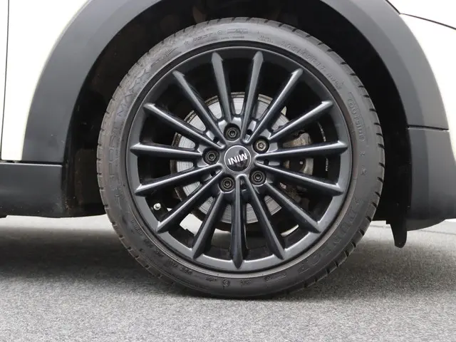 MINI 5-Deurs Cooper 2017 Benzine 20