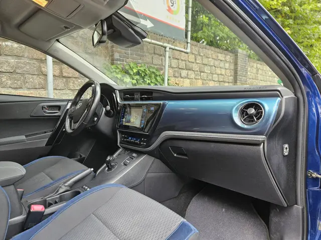 Toyota Auris 1.8 Hybrid Executive 2015 Hybride Benzine 33