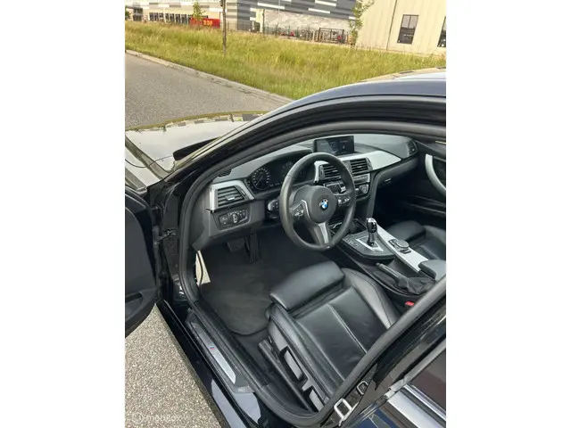 BMW 3 Serie 318i M High Executive 2019 Benzine 6