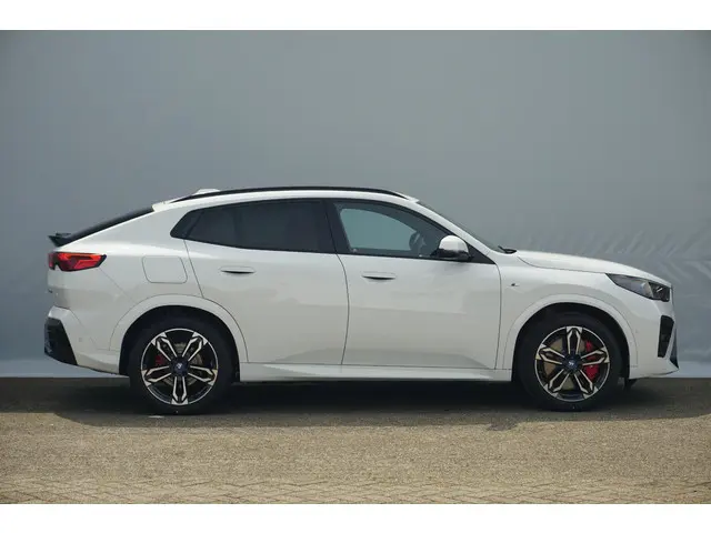 BMW iX2 eDrive20 2025 Elektrisch 3