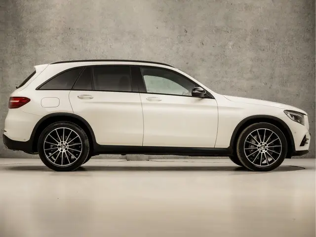 Mercedes-Benz GLC 250 4MATIC AMG Edition 1 2016 Benzine 4