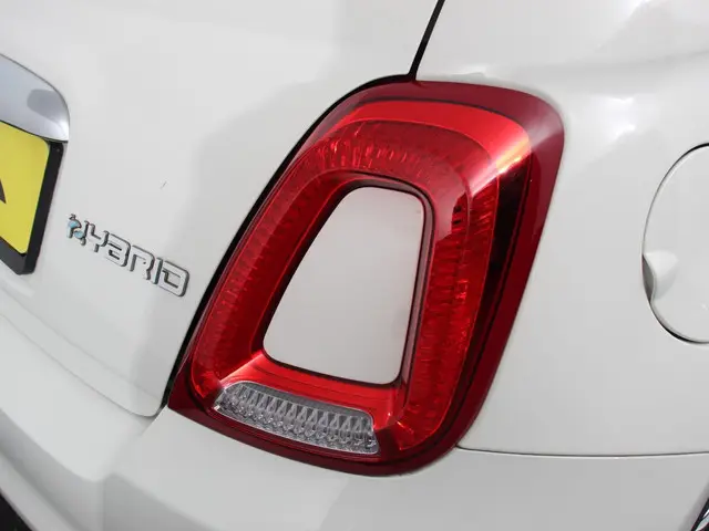 Fiat 500 1.0 Hybrid Dolcevita 2022 Benzine 29