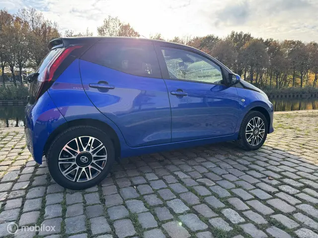 Toyota Aygo 1.0 VVT-i x-clusiv 2019 Benzine 7