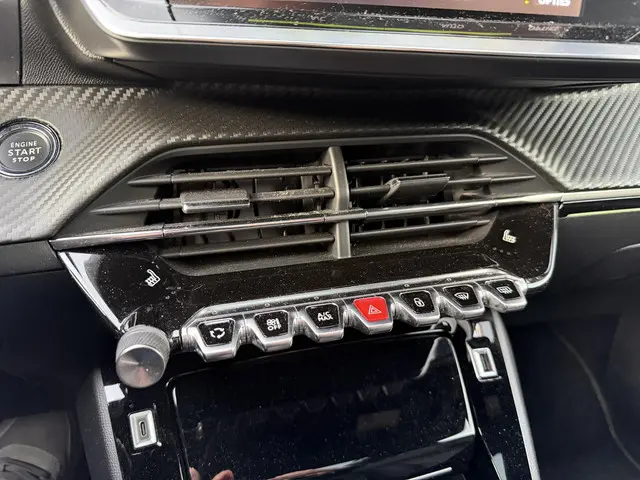 Peugeot 2008 1.2 Turbo 130 PK GT-Line 2020 Benzine 27