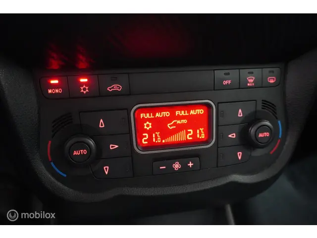 Alfa Romeo MiTo 1.4 Centenario 2013 Benzine 17