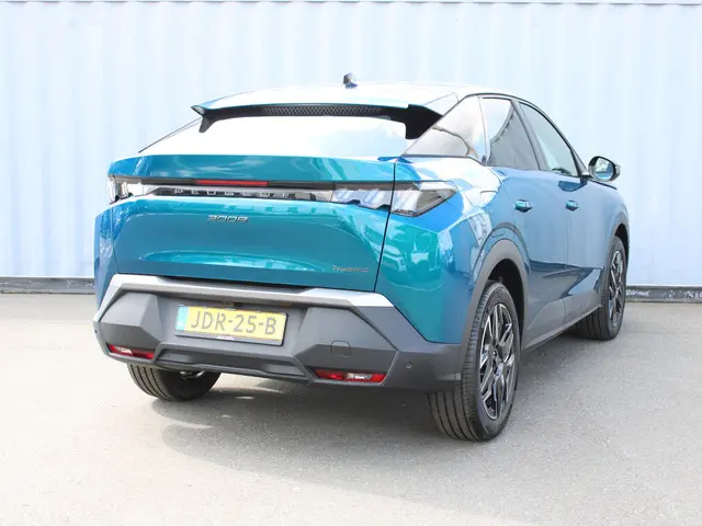 Peugeot 3008 1.2 Hybrid 145 Allure 2025 Hybride Benzine 7