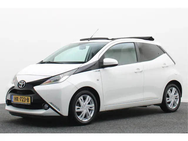 Toyota Aygo 1.0 VVT-i x-wave Cabrio 2015 Benzine 13