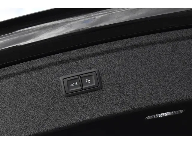 Audi Q5 55 TFSI e S edition 2022 Hybride Benzine 7