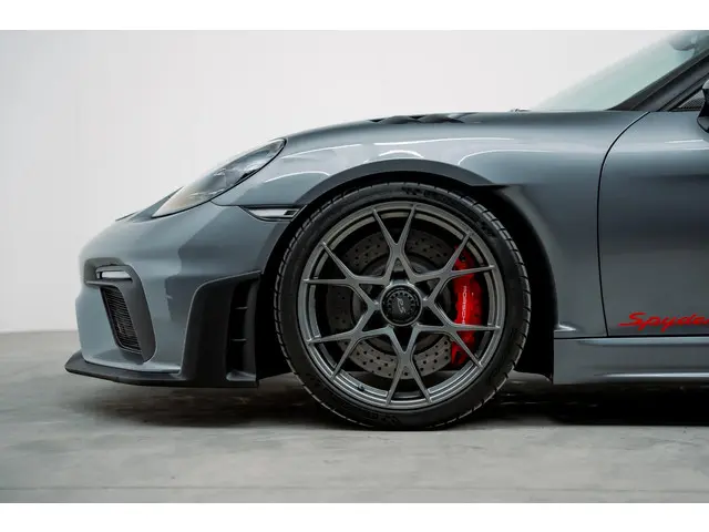 Porsche 718 Spyder RS 2024 Benzine 19