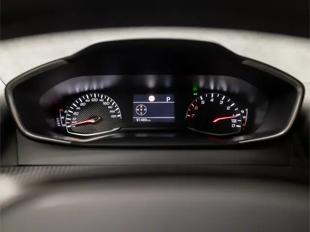 Peugeot 2008 1.2 PureTech Sport 2021 Benzine 22