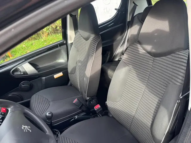 Peugeot 107 1.0 Active 93.000 KM AIRCO 2013 Benzine 12