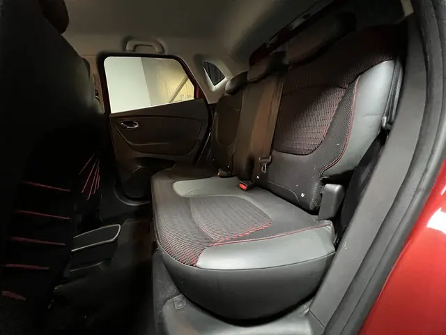 Renault Captur 1.2 TCe Helly Hansen 2015 Benzine 30