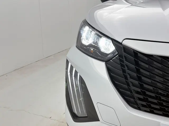 Peugeot 2008 1.2 100 2023 Benzine 15