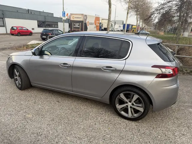 Peugeot 308 1.6 THP Première 2014 Benzine 2