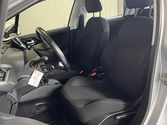 Peugeot 208 1.2 PureTech Allure 2018 Benzine 26