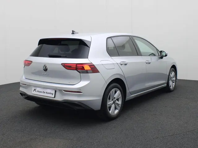 Volkswagen Golf 1.5eTSI/130PK Life DSG 2023 Benzine 2