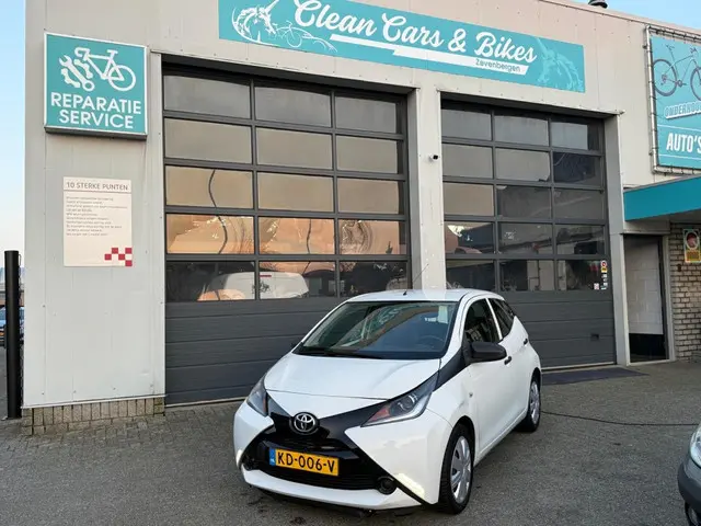 Toyota Aygo 1.0 VVT-i x-now 2016 Benzine