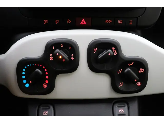 Fiat Panda 1.0 Hybrid Pandina 2025 Benzine 21